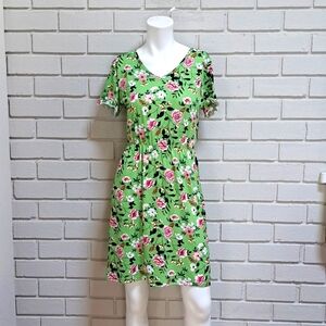 Davina Vibrant Green Floral V- Neck Short Sleeve Dress. Size Large NWOT
